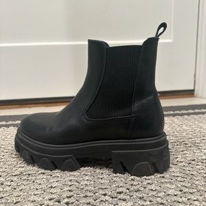 Alohas Berenice Black Leather Boots- 39